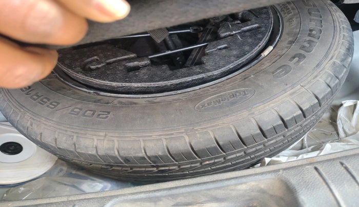 2019 Hyundai Creta E PLUS 1.6 PETROL, Petrol, Manual, 1,04,096 km, tyre