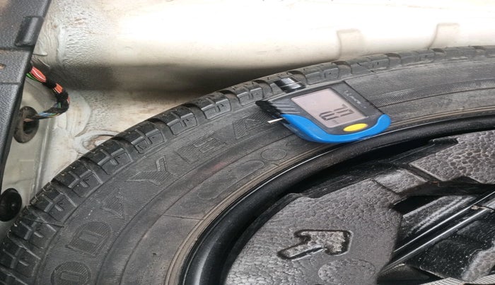 2017 Skoda Octavia STYLE PLUS AT 1.8 TSI, Petrol, Automatic, 1,30,761 km, tyre