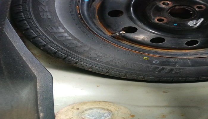 2012 Maruti Swift VDI, Diesel, Manual, 1,44,472 km, tyre