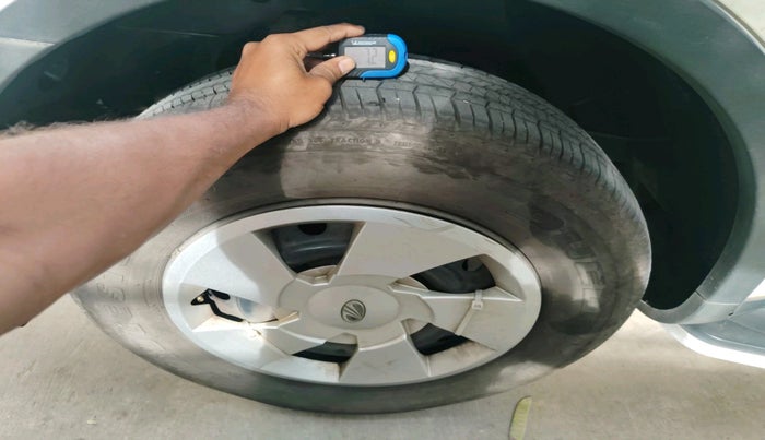 2016 Mahindra XUV500 W6, Diesel, Manual, 1,19,548 km, tyre