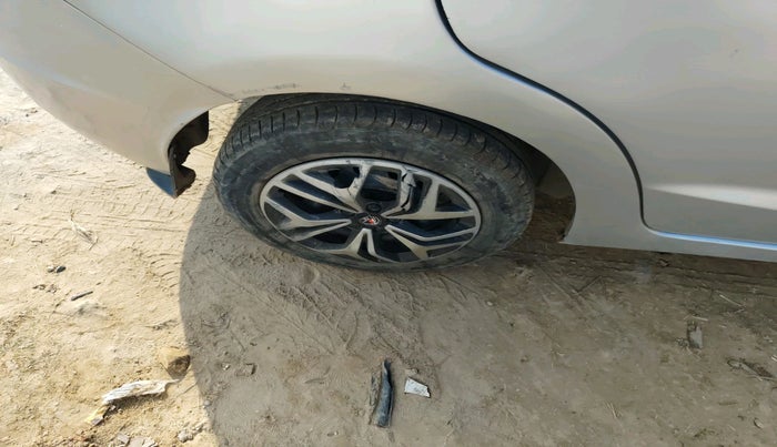 2015 Ford Figo Aspire AMBIENTE 1.5 DIESEL, Diesel, Manual, 1,37,631 km, tyre