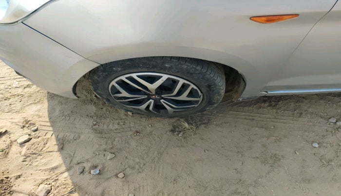 2015 Ford Figo Aspire AMBIENTE 1.5 DIESEL, Diesel, Manual, 1,37,631 km, tyre