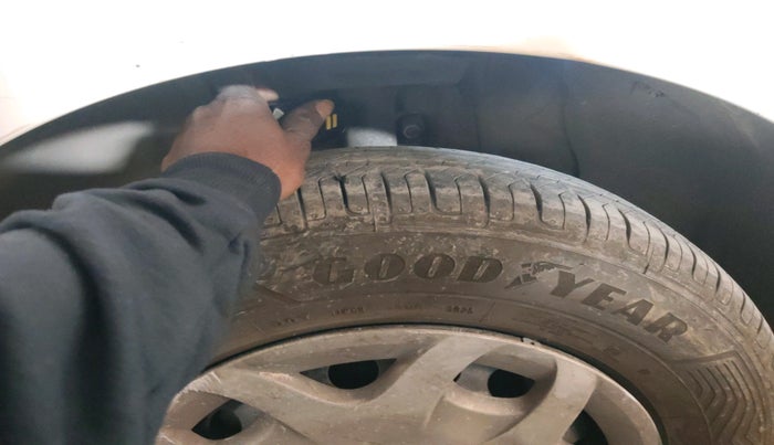 2011 Fiat Grand Punto Emotion 1.3, Diesel, Manual, 1,33,993 km, tyre