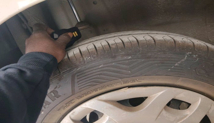 2011 Fiat Grand Punto Emotion 1.3, Diesel, Manual, 1,33,993 km, tyre