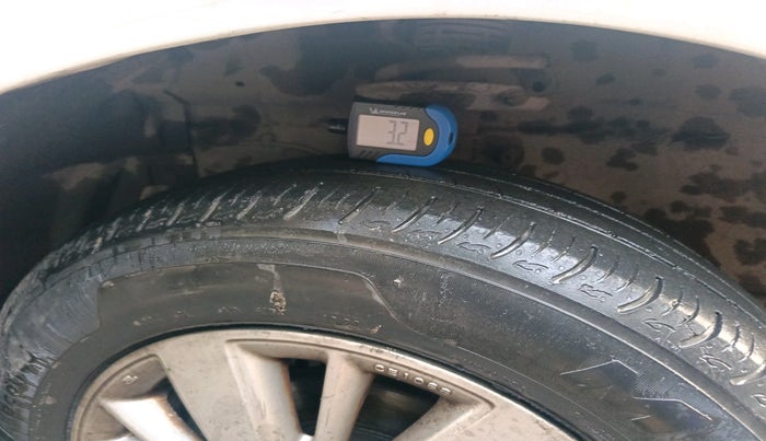 2014 Maruti Swift ZXI, Petrol, Manual, 1,21,780 km, tyre