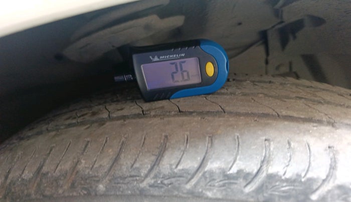 2014 Maruti Swift ZXI, Petrol, Manual, 1,21,780 km, tyre