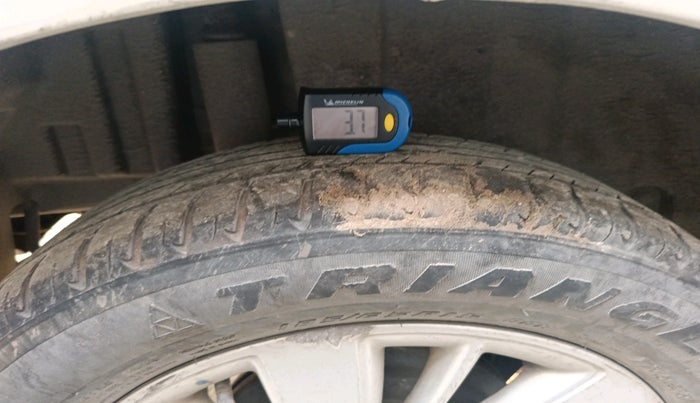 2014 Maruti Swift ZXI, Petrol, Manual, 1,21,780 km, tyre