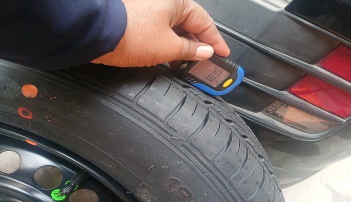 2023 Hyundai VENUE S 1.2, Petrol, Manual, 29,032 km, tyre