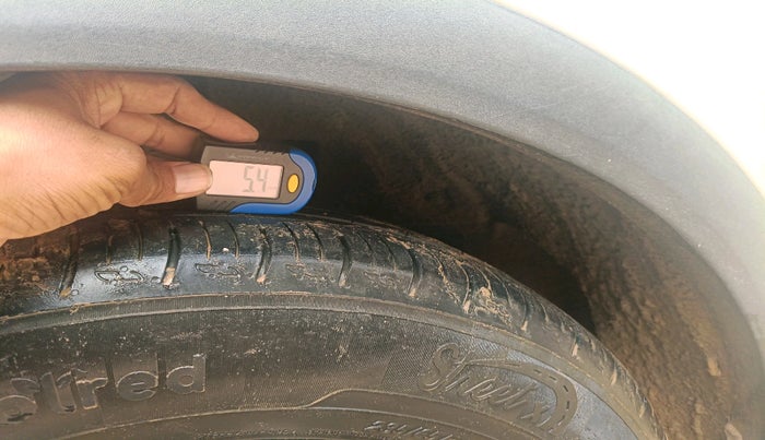 2022 Mahindra XUV700 AX 5 P MT 5 STR, Petrol, Manual, 53,587 km, tyre