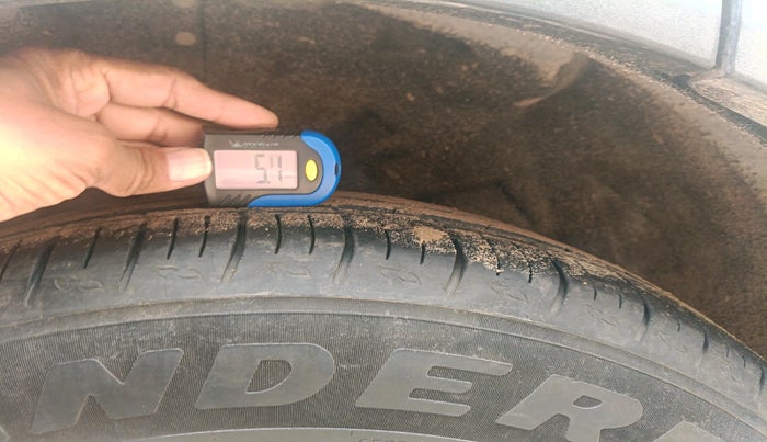 2022 Mahindra XUV700 AX 5 P MT 5 STR, Petrol, Manual, 53,587 km, tyre