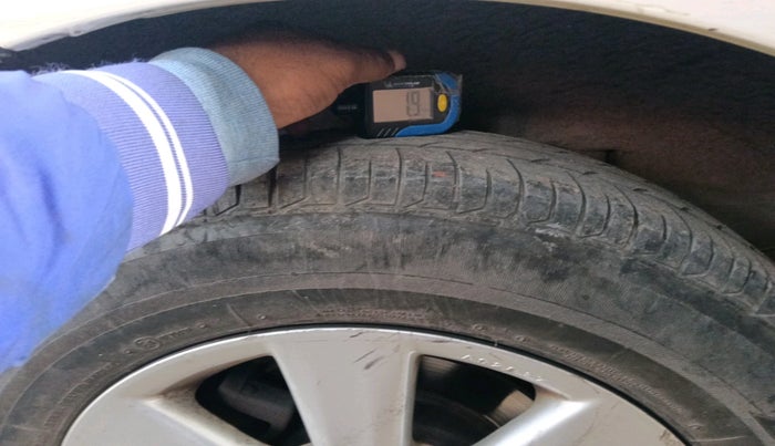 2011 Toyota Corolla Altis G PETROL, Petrol, Manual, 1,40,639 km, tyre