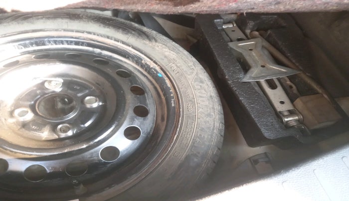 2014 Maruti Wagon R 1.0 VXI, Petrol, Manual, 96,842 km, tyre