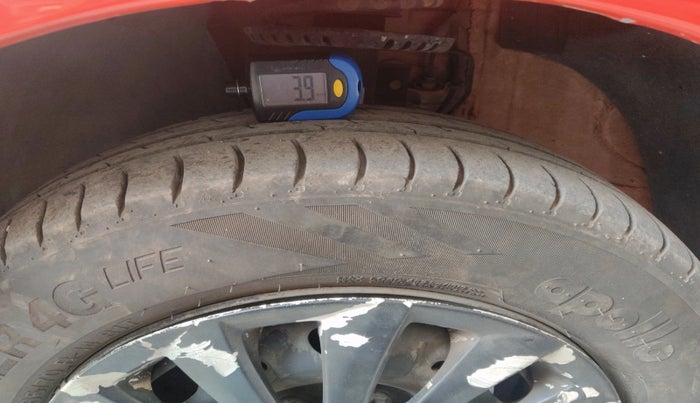 2019 Volkswagen Polo TRENDLINE 1.0L, Petrol, Manual, 84,437 km, tyre