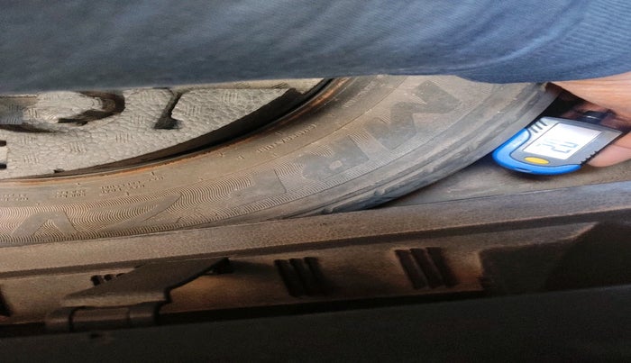 2019 Volkswagen Polo TRENDLINE 1.0L, Petrol, Manual, 84,437 km, tyre