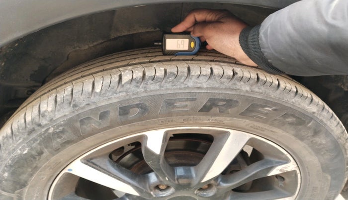 2018 Mahindra XUV500 W11, Diesel, Manual, 68,834 km, tyre