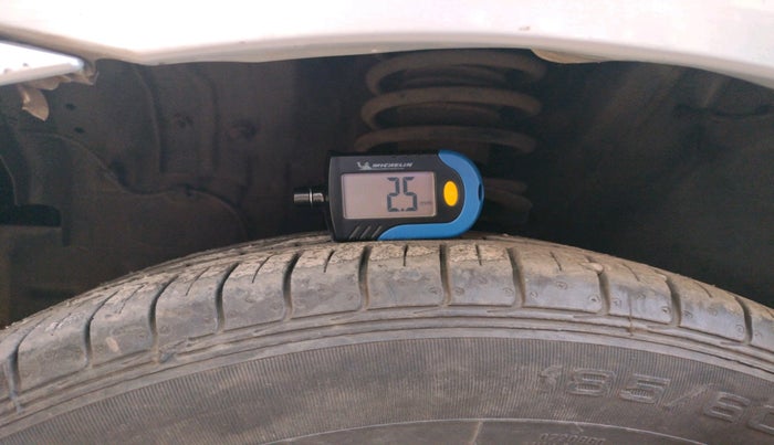 2011 Toyota Etios V, Petrol, Manual, 1,06,981 km, tyre