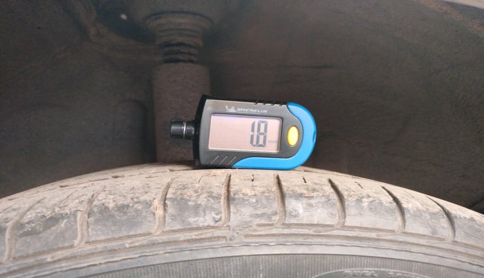 2011 Toyota Etios V, Petrol, Manual, 1,06,981 km, tyre