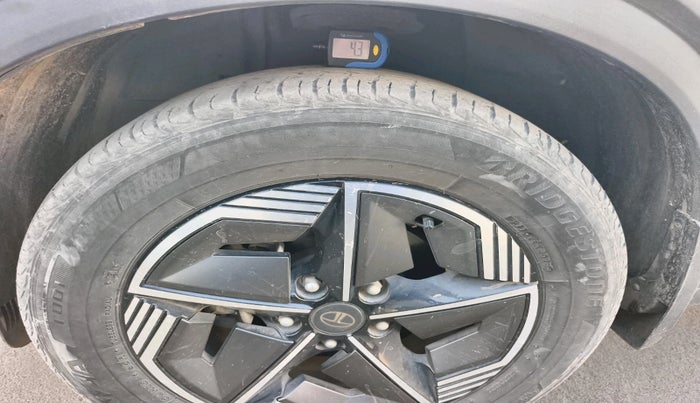 2023 Tata NEXON CREATIVE+ AMT 1.2 PETROL, Petrol, Automatic, 42,187 km, tyre