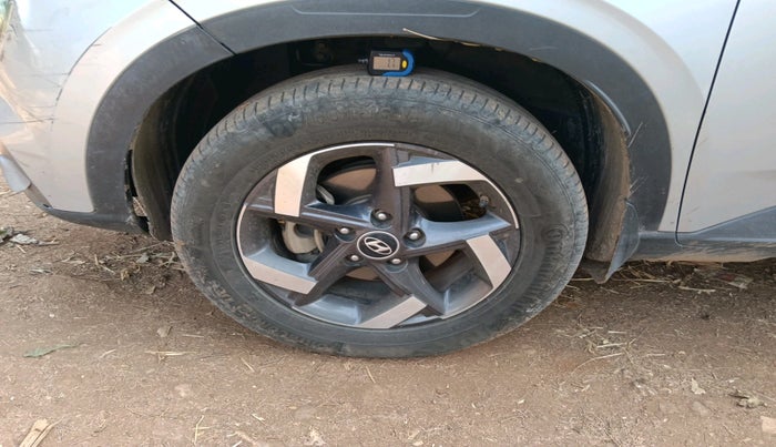 2021 Hyundai VENUE SX 1.5 (O) EXECUTIVE CRDI, Diesel, Manual, 1,14,503 km, tyre