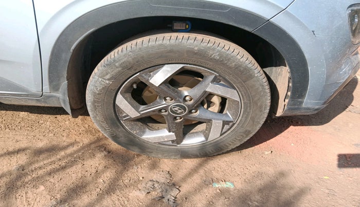 2021 Hyundai VENUE SX 1.5 (O) EXECUTIVE CRDI, Diesel, Manual, 1,14,503 km, tyre