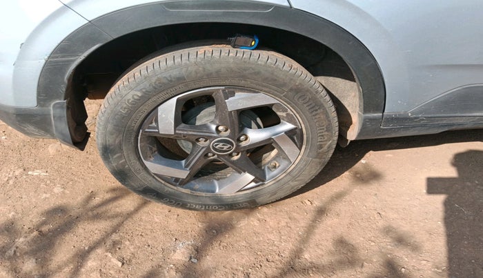 2021 Hyundai VENUE SX 1.5 (O) EXECUTIVE CRDI, Diesel, Manual, 1,14,503 km, tyre