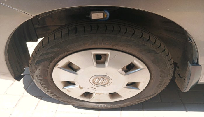 2013 Maruti Wagon R 1.0 LXI CNG, Petrol, Manual, 95,638 km, tyre