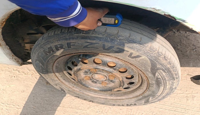 2015 Chevrolet Enjoy 1.3 LS 8 STR, Diesel, Manual, 1,86,634 km, tyre