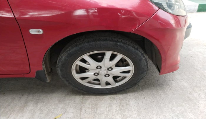 2013 Honda Brio V MT, Petrol, Manual, 1,01,712 km, tyre