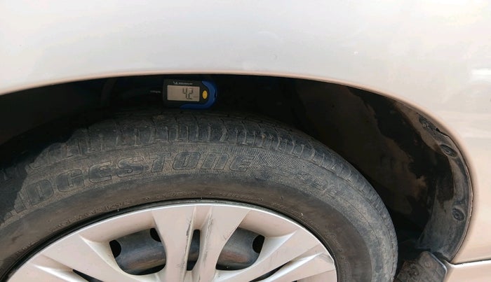 2013 Toyota Innova 2.5 GX 7 STR, Diesel, Manual, 1,15,129 km, tyre