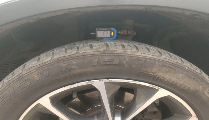 2016 BMW X5 XDRIVE30D DESIGN PURE 5 STR, Diesel, Automatic, 1,34,438 km, tyre