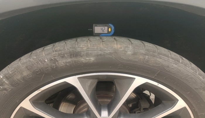 2016 BMW X5 XDRIVE30D DESIGN PURE 5 STR, Diesel, Automatic, 1,34,438 km, tyre