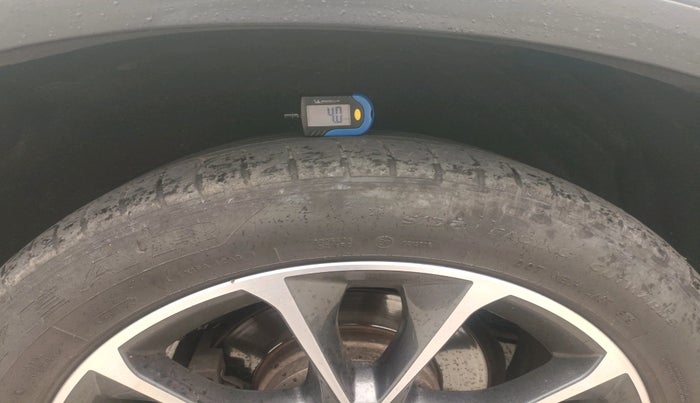 2016 BMW X5 XDRIVE30D DESIGN PURE 5 STR, Diesel, Automatic, 1,34,438 km, tyre