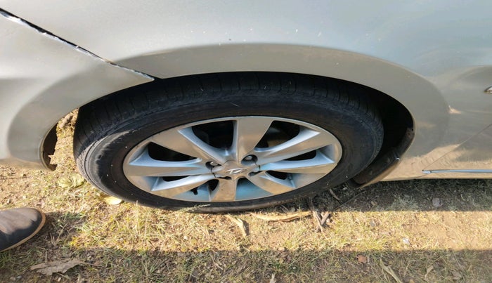 2012 Hyundai Verna FLUIDIC 1.6 CRDI SX, Diesel, Manual, 1,17,820 km, tyre