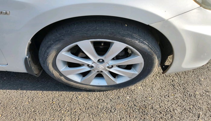 2012 Hyundai Verna FLUIDIC 1.6 CRDI SX, Diesel, Manual, 1,17,820 km, tyre