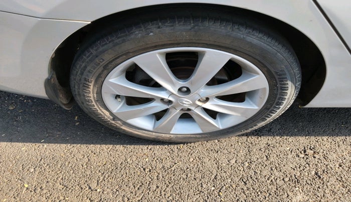 2012 Hyundai Verna FLUIDIC 1.6 CRDI SX, Diesel, Manual, 1,17,820 km, tyre