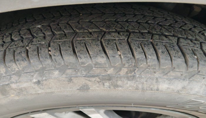 2021 Mahindra XUV700 AX 5 P MT 5 STR, Petrol, Manual, 1,40,437 km, tyre