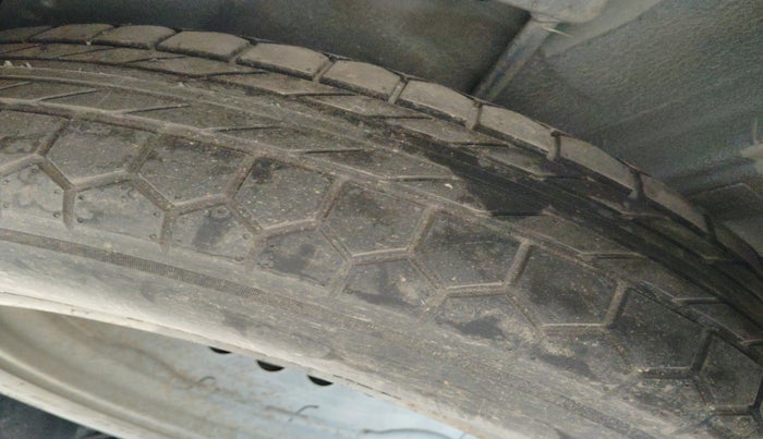 2021 Mahindra XUV700 AX 5 P MT 5 STR, Petrol, Manual, 1,40,437 km, tyre