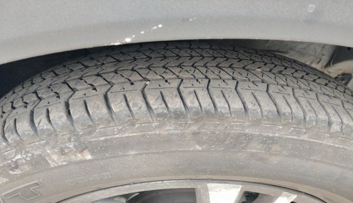 2021 Mahindra XUV700 AX 5 P MT 5 STR, Petrol, Manual, 1,40,437 km, tyre