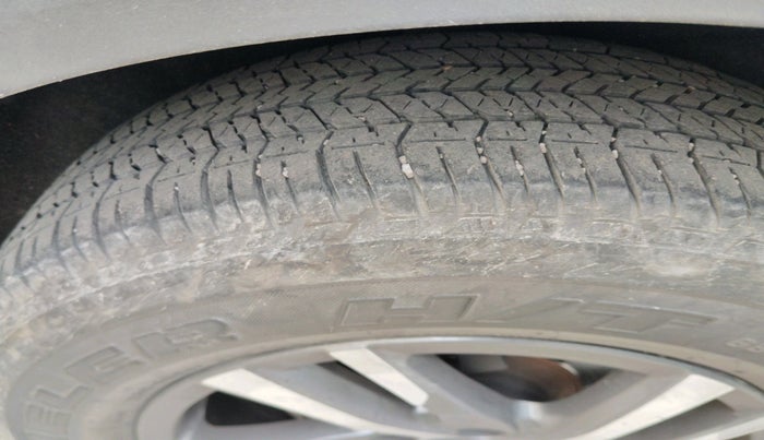 2021 Mahindra XUV700 AX 5 P MT 5 STR, Petrol, Manual, 1,40,437 km, tyre