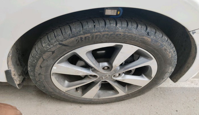 2014 Hyundai Elite i20 ASTA 1.2, Petrol, Manual, 1,02,187 km, tyre