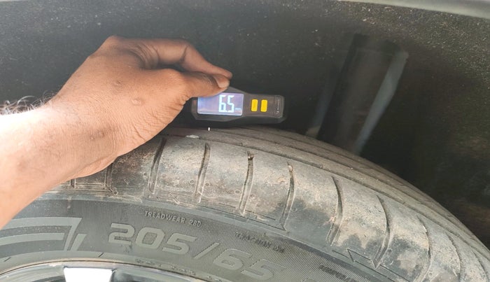 2017 Maruti Vitara Brezza VDI (O), Diesel, Manual, 1,16,783 km, tyre