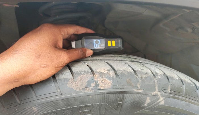 2017 Maruti Vitara Brezza VDI (O), Diesel, Manual, 1,16,783 km, tyre