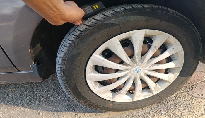 2017 Tata Tiago XT PETROL, Petrol, Manual, 66,143 km, tyre