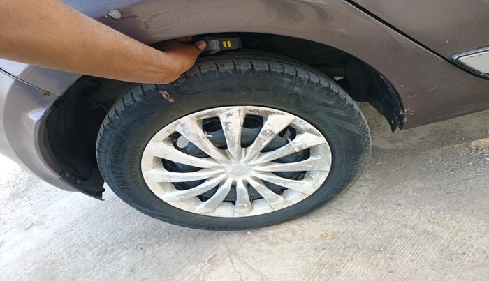 2017 Tata Tiago XT PETROL, Petrol, Manual, 66,143 km, tyre