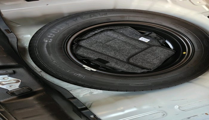 2024 KIA SONET HTK PLUS 1.2 PETROL MT, Petrol, Manual, 30,864 km, tyre