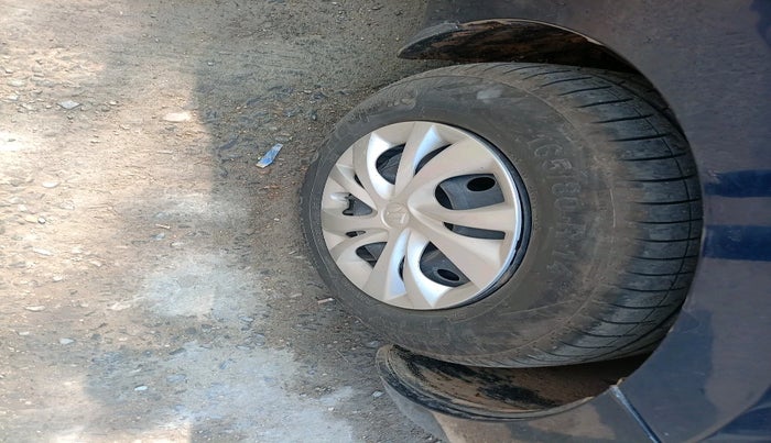 2018 Maruti Swift VXI, Petrol, Manual, 1,19,820 km, tyre