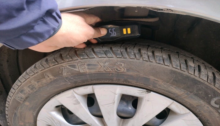 2011 Toyota Etios G, Petrol, Manual, 56,210 km, tyre