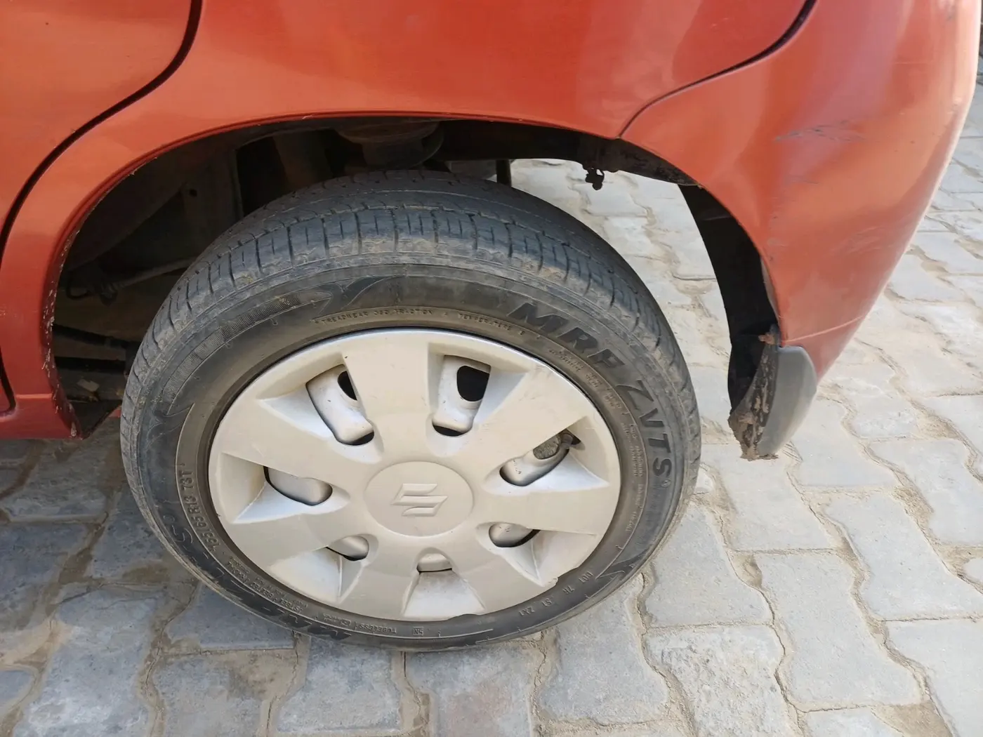 2013 Maruti Alto K10 LXI, Petrol, Manual, 42,338 km, tyre