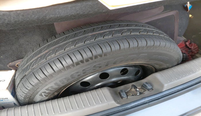 2013 Hyundai i10 MAGNA 1.1, Petrol, Manual, 1,26,287 km, tyre