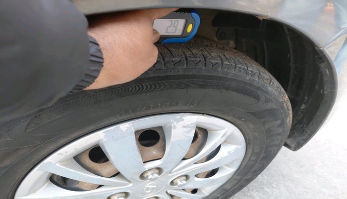 2013 Hyundai i10 MAGNA 1.1, Petrol, Manual, 1,26,287 km, tyre